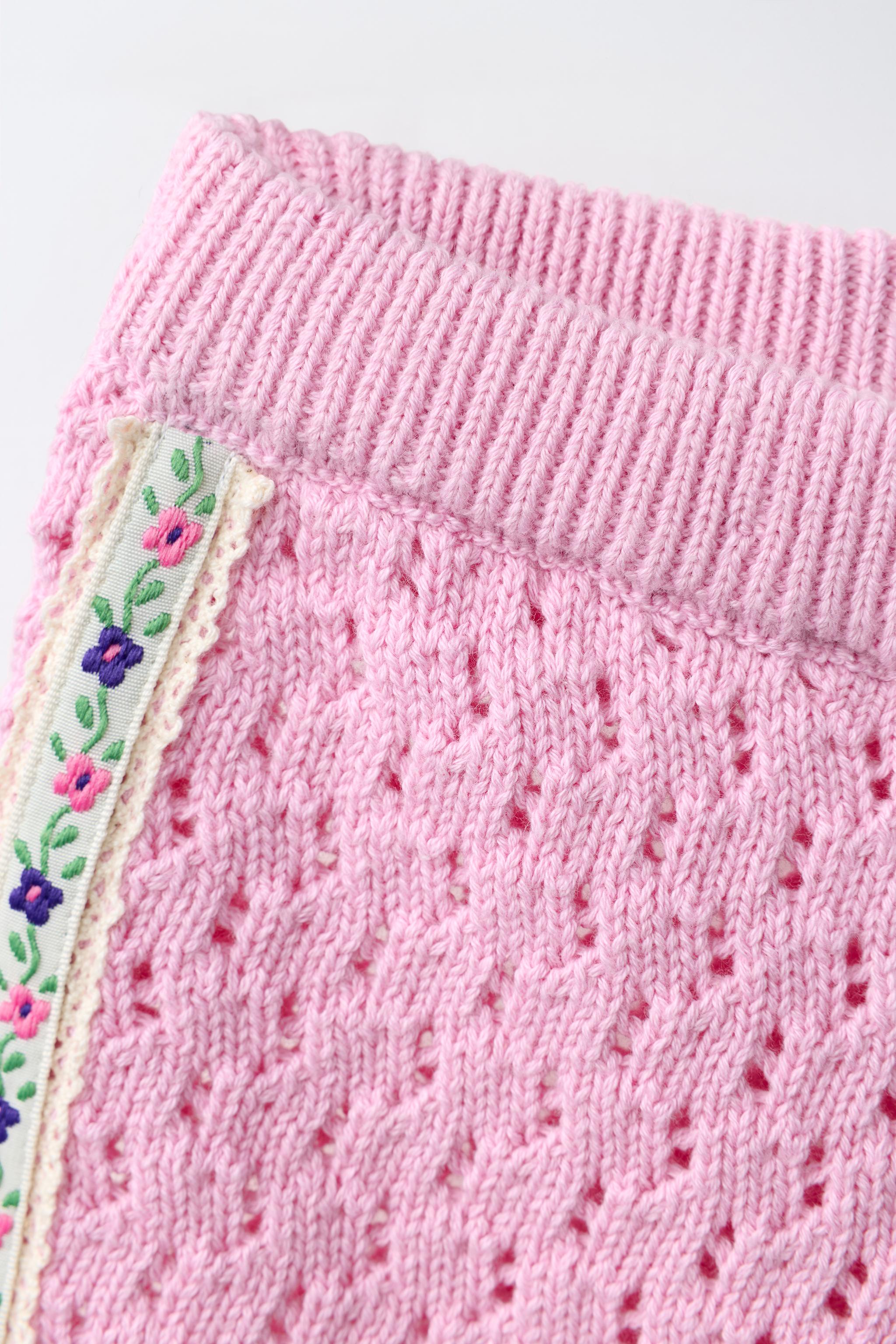 EMBROIDERED FLORAL KNIT SHORTS